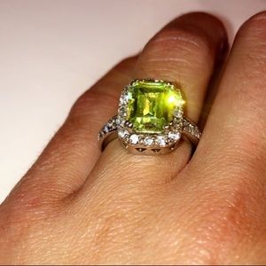 Green gem stone ring